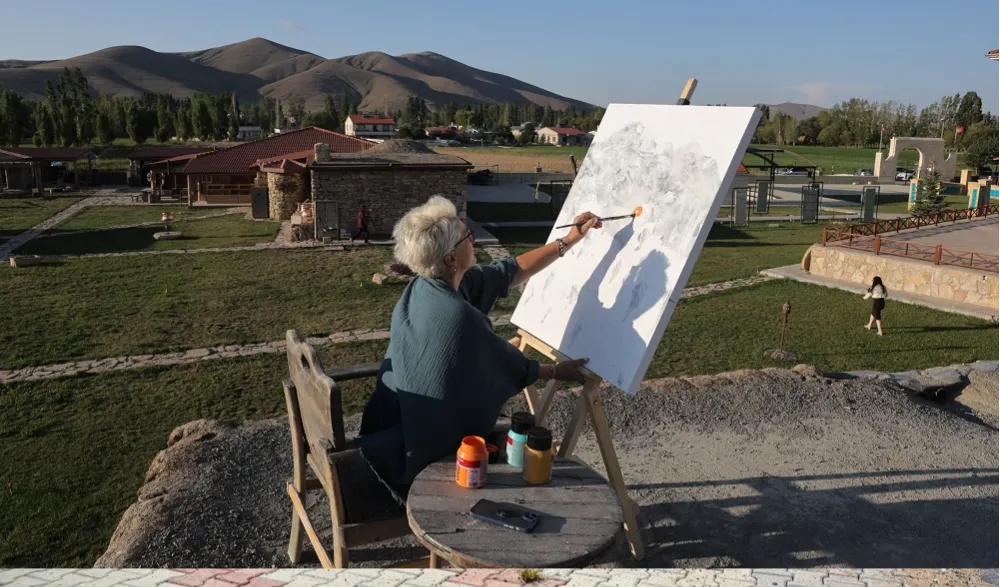 SANAT BU KEZ BAYBURT’TA DOĞDUĞU TOPRAĞA AKTI