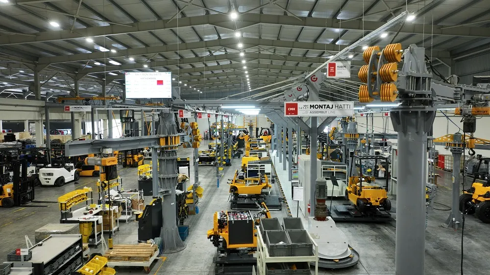 TÜRKİYE’NİN İLK YERLİ ELEKTRİKLİ FORKLİFTİ ADANA’DA ÜRETİLDİ