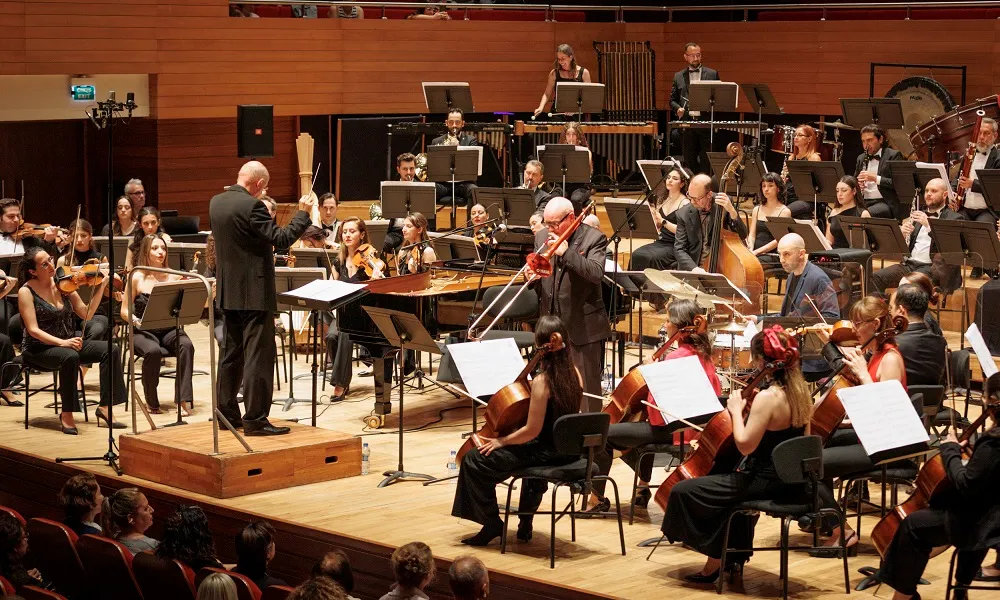 OLTEN FİLARMONİ ORKESTRASI SEZONU UNUTULMAZ BİR KONSERLE NOKTALANDI