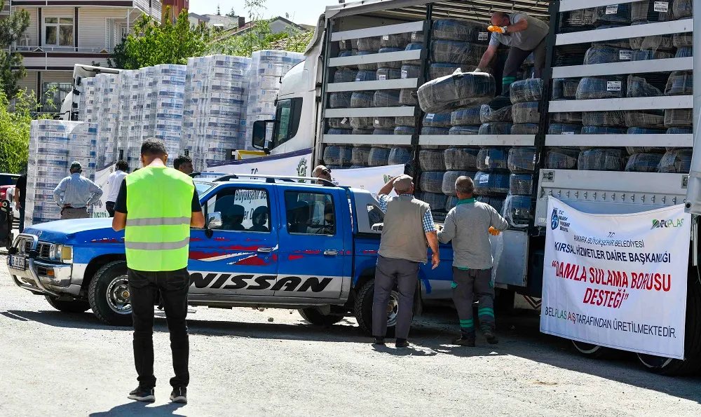 BÜYÜKŞEHİR BELEDİYESİNDEN ÜRETİCİLERE DAMLA SULAMA BORUSU DESTEĞİ