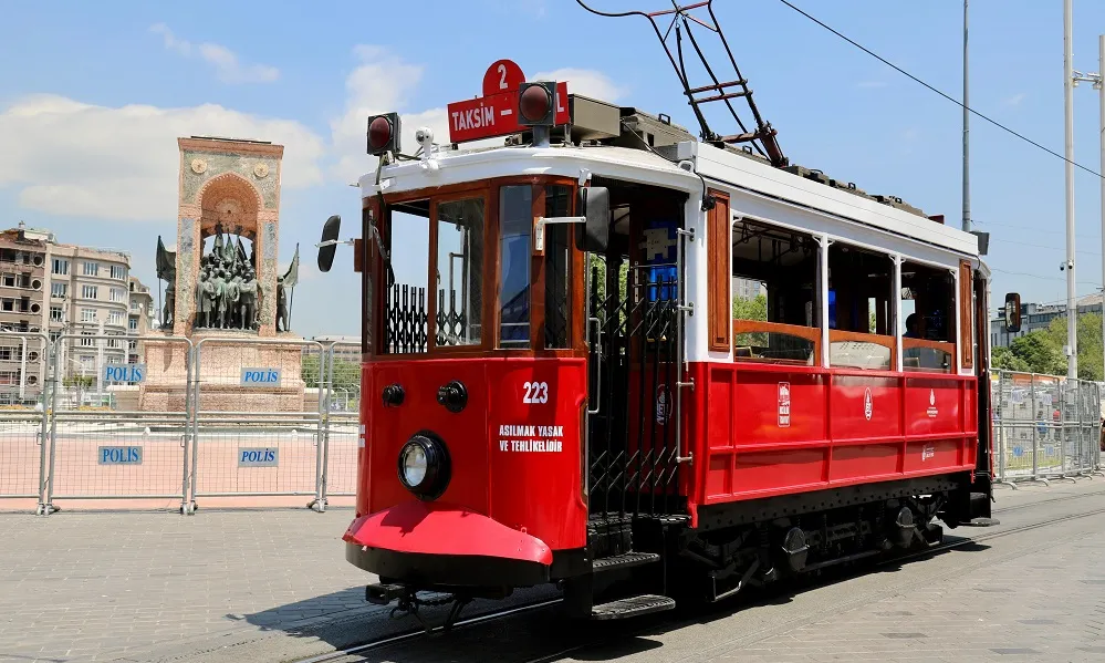 TARİHİ NOSTALJİK TRAMVAY YENİLENDİ 