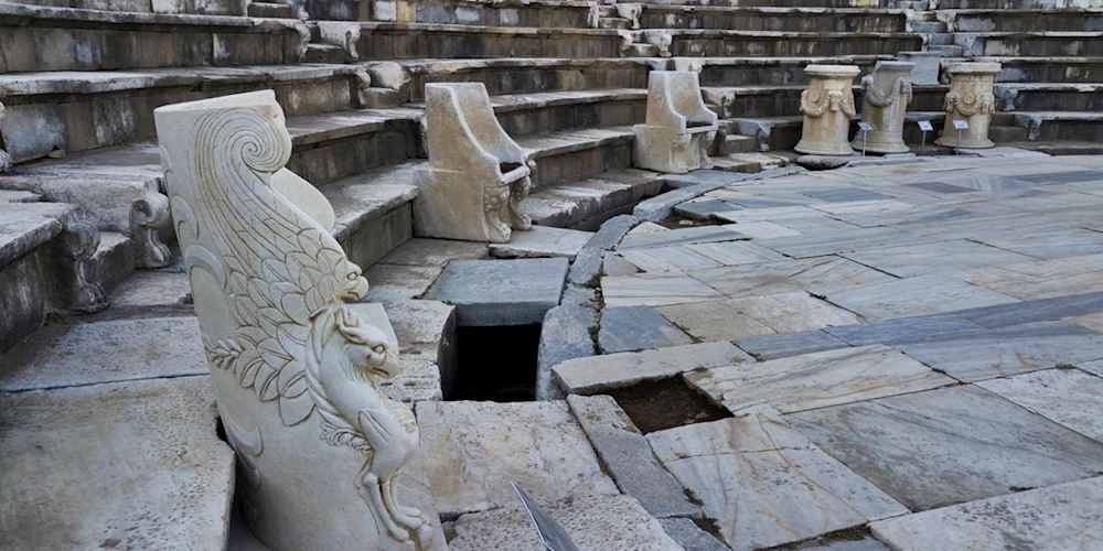 METROPOLİS ANTİK KENTİ KAZILARINDA MOZAİKLİ BÜYÜK BİR KAMUSAL YAPIYA VE KENT MEYDANINA AİT İZLER BULUNDU