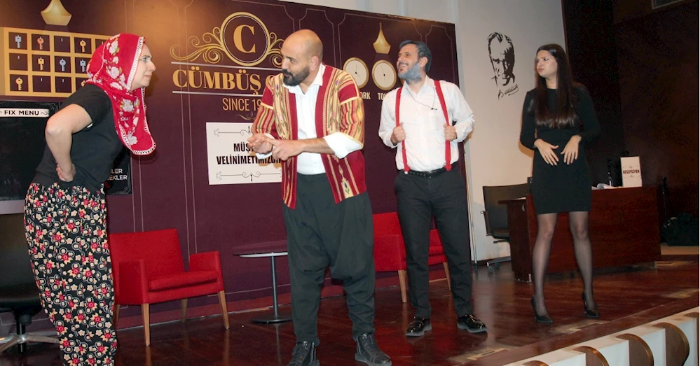 AOSB TİYATROSU İLK OYUNUNU SAHNELEDİ