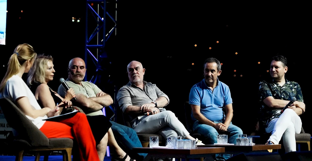 USTA SİNEMACILAR GEMLİK’TE BULUŞTU: DİZİ VE SİNEMA DÜNYASINDA KADININ YERİ TARTIŞILDI